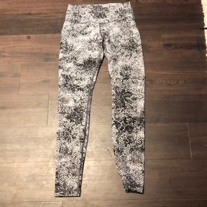 Lululemon Wonder Under’s Printed